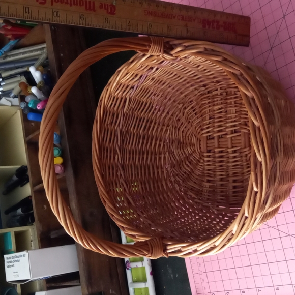 Vintage woven basket with handle - Picture 7 of 8
